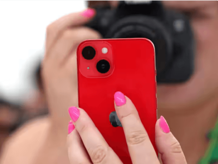 Foxconn, Pegatron Halt Chennai Output Amid Cyclone Alert