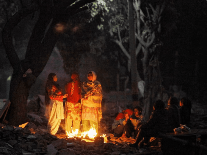 Delhi Shivers At 3.3°C; Season's Lowest Temperature Amid Dense Fog