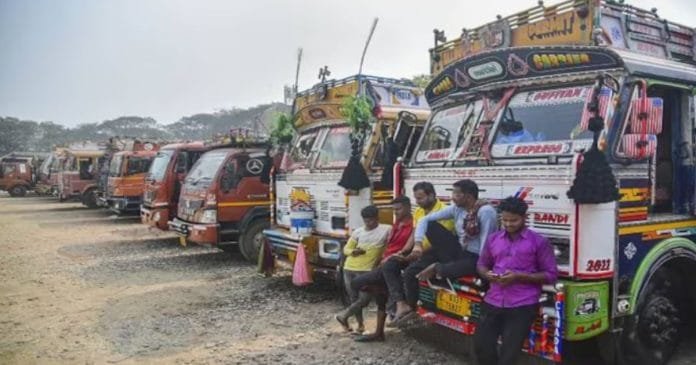 Truck Driver's Association Decides to End Strike After Talks with Home Ministry